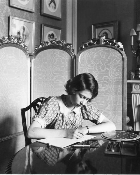 22nd june 1940  princess elizabeth working on her studies at a desk in windsor castle  photo by lisa sheridanstudio lisagetty images
