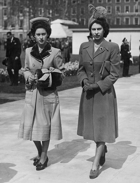 50 Photos of Queen Elizabeth and Her Sister Princess ...