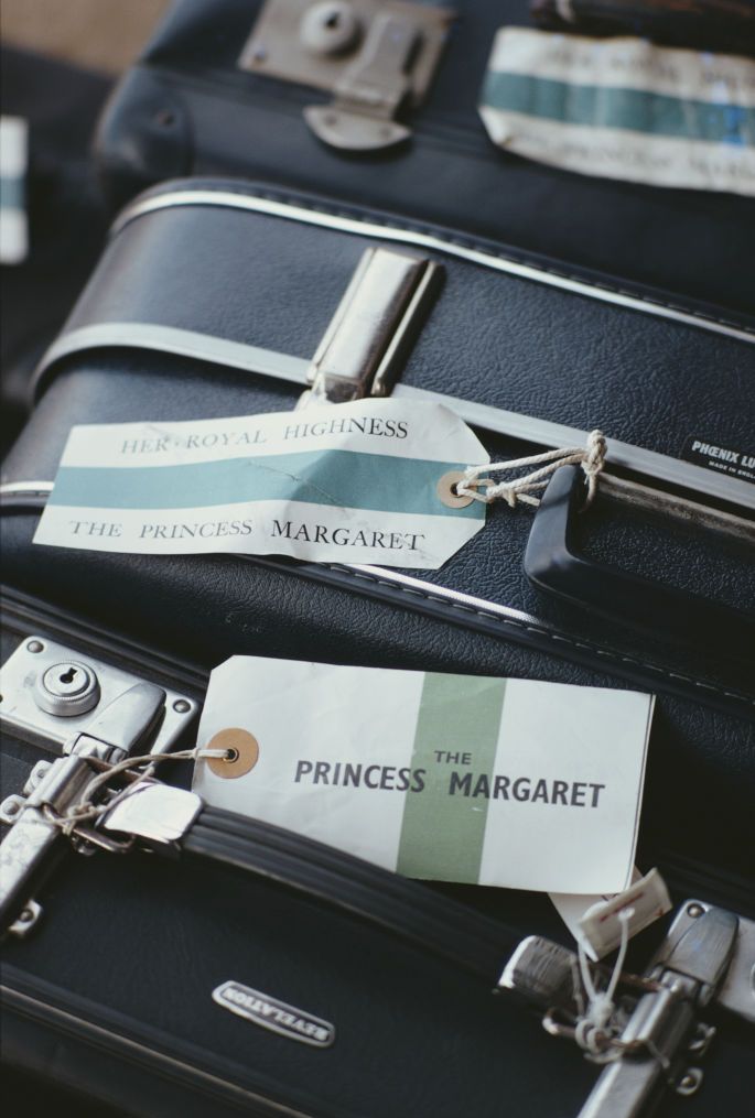 https://hips.hearstapps.com/hmg-prod.s3.amazonaws.com/images/princess-margarets-luggage-waiting-to-be-boarded-for-news-photo-1575571704.jpg?crop=1.00xw:0.991xh;0,0