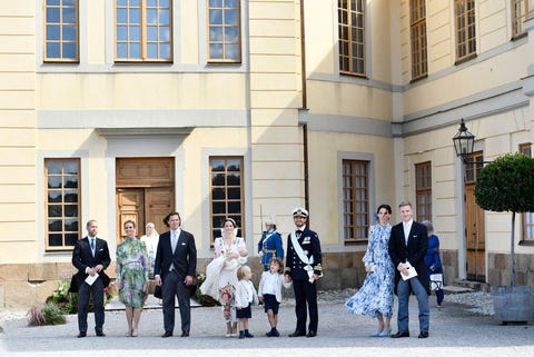 スウェーデン王室一家 揃ってカール フィリップ王子三男の洗礼式に出席 ハーパーズ バザー Harper S Bazaar 公式 スウェーデン王室一家 揃ってカール フィリップ王子三男の洗礼式に出席 ハーパーズ バザー Harper S Bazaar 公式