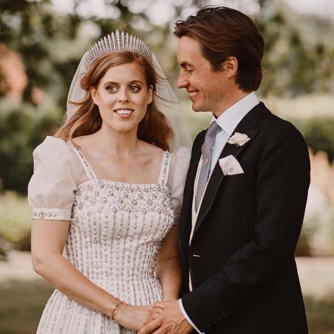 Prinses Beatrice in trouwjurk van Queen Elizabeth tijdens huwelijk met Edoardo Mapelli Mozzi