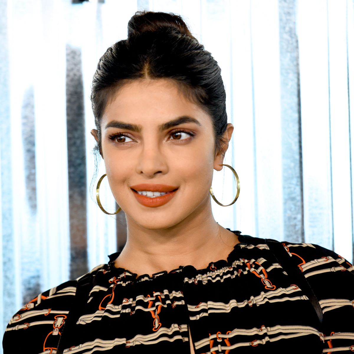 1200px x 1199px - Priyanka Chopra Stuns In Floral Vivienne Westwood For Her Appearance On  'The Ellen Show'