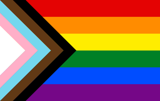bandera del orgullo que incluye a la comunidad de color y transexual