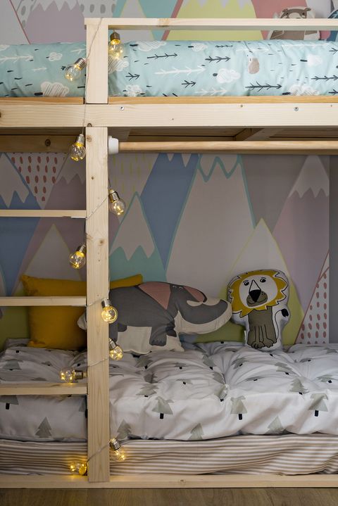 Dormitorio infantil con zona de juegos