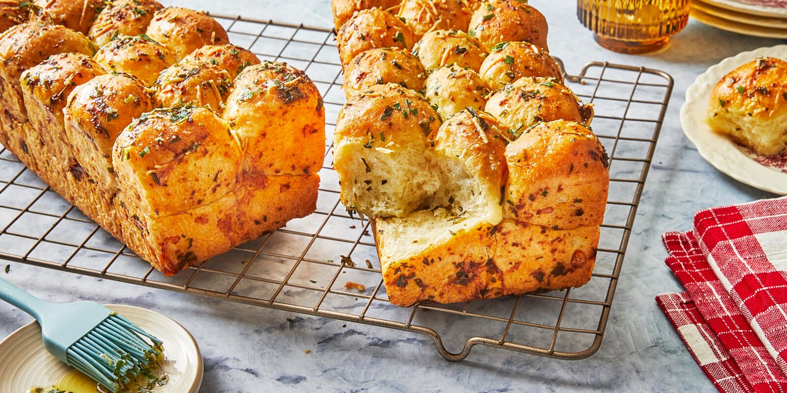 Pull-Apart Garlic Bread-image