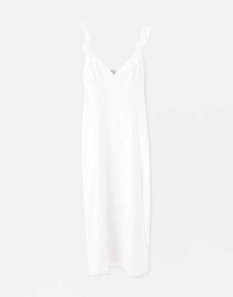 Pull&Bear tiene el vestido blanco perfecto para bajar a la playa y poder seguir de fiesta después Pull&Bear tiene el vestido blanco perfecto para bajar a la playa y poder seguir de fiesta después