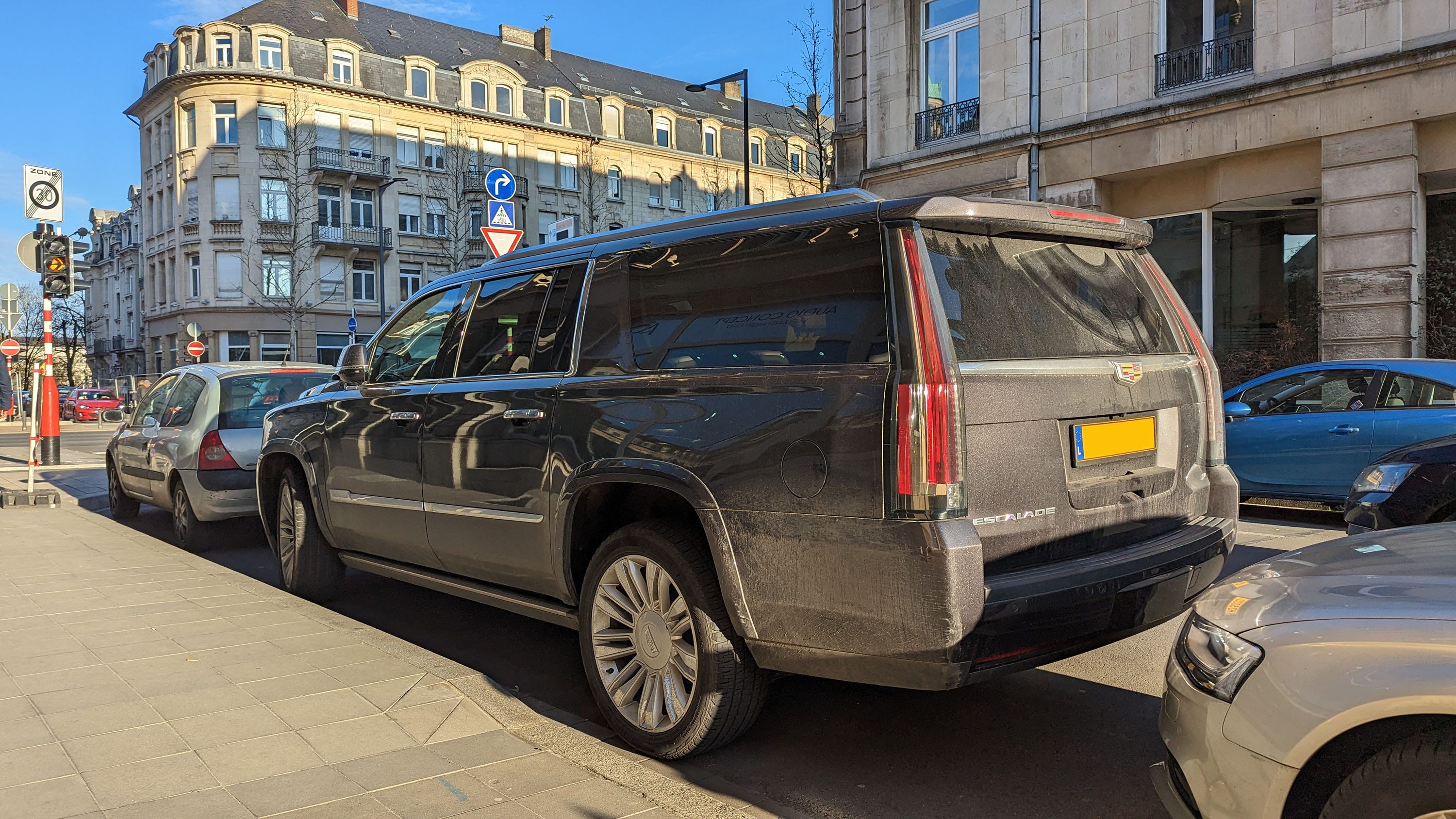 2015 Cadillac Escalade Is Defiantly Down on the European Street