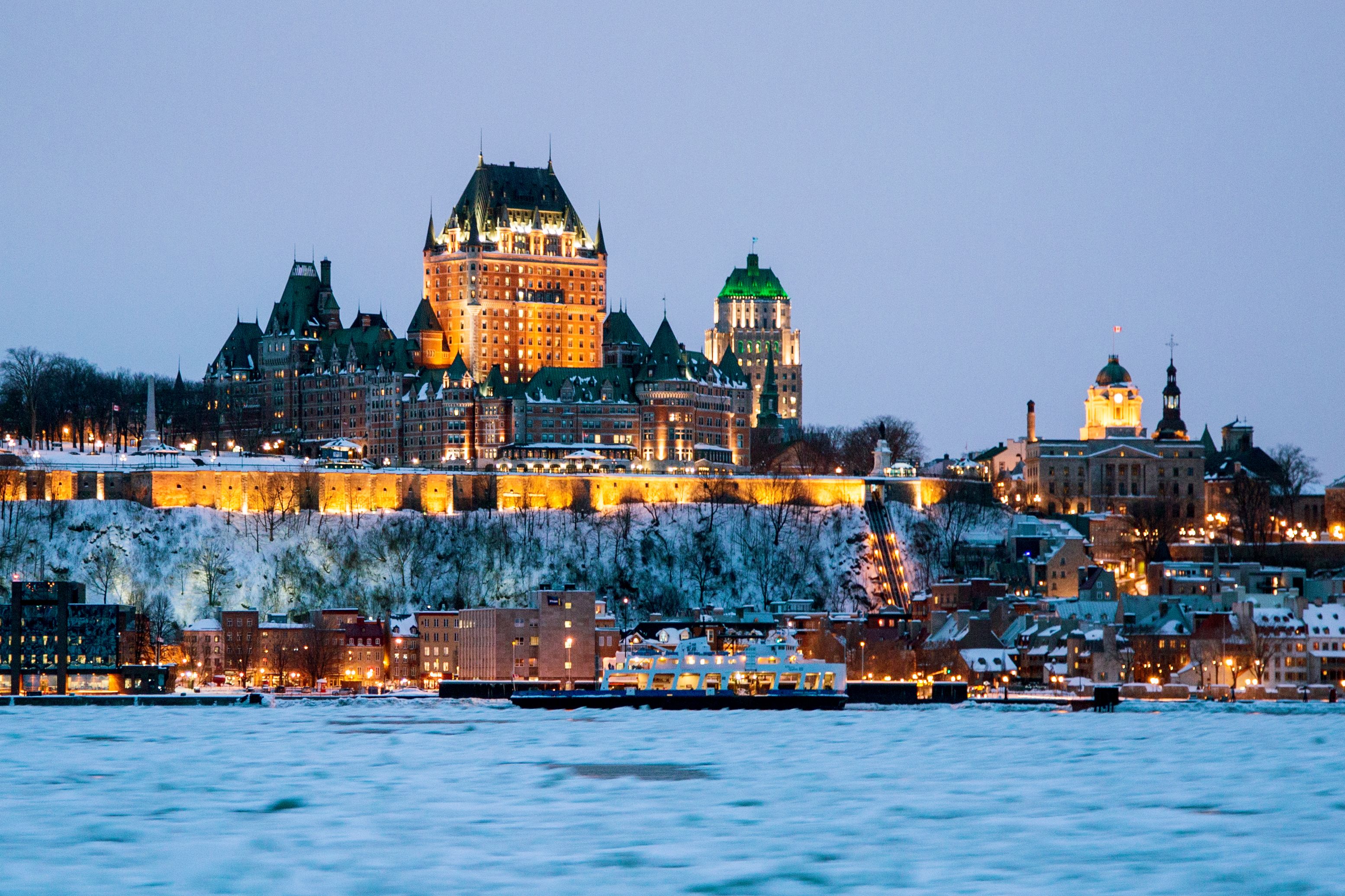 quebec-city-skyline-in-winter-royalty-fr