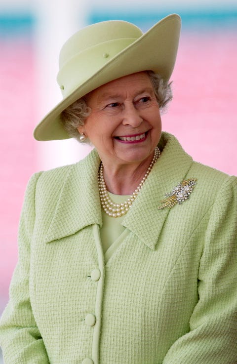 60+ Photos of the Royal Family Wearing Green - Queen Elizabeth ...