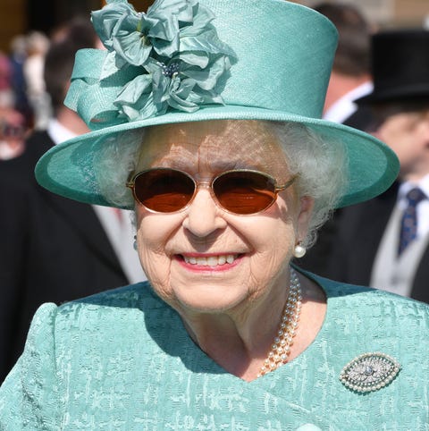 queen-elizabeth-sunglasses-surgery