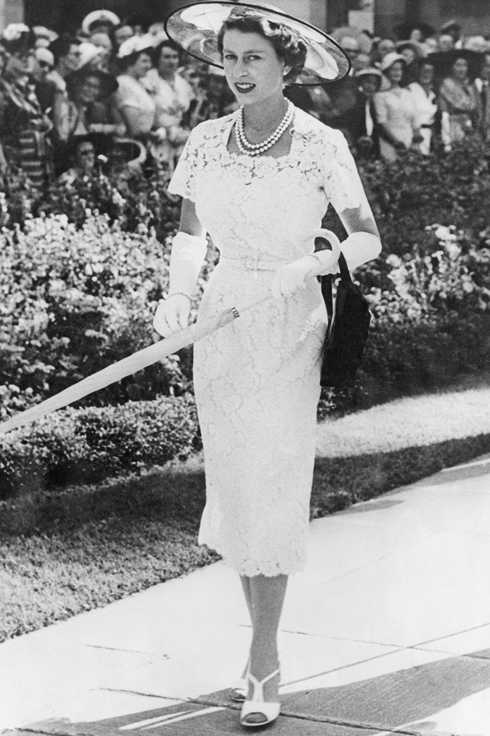 Beautiful Photos Of Queen Elizabeth And Princess Margaret When They Were Young Vintage Pictures Of Queen Elizabeth And Princess Margaret