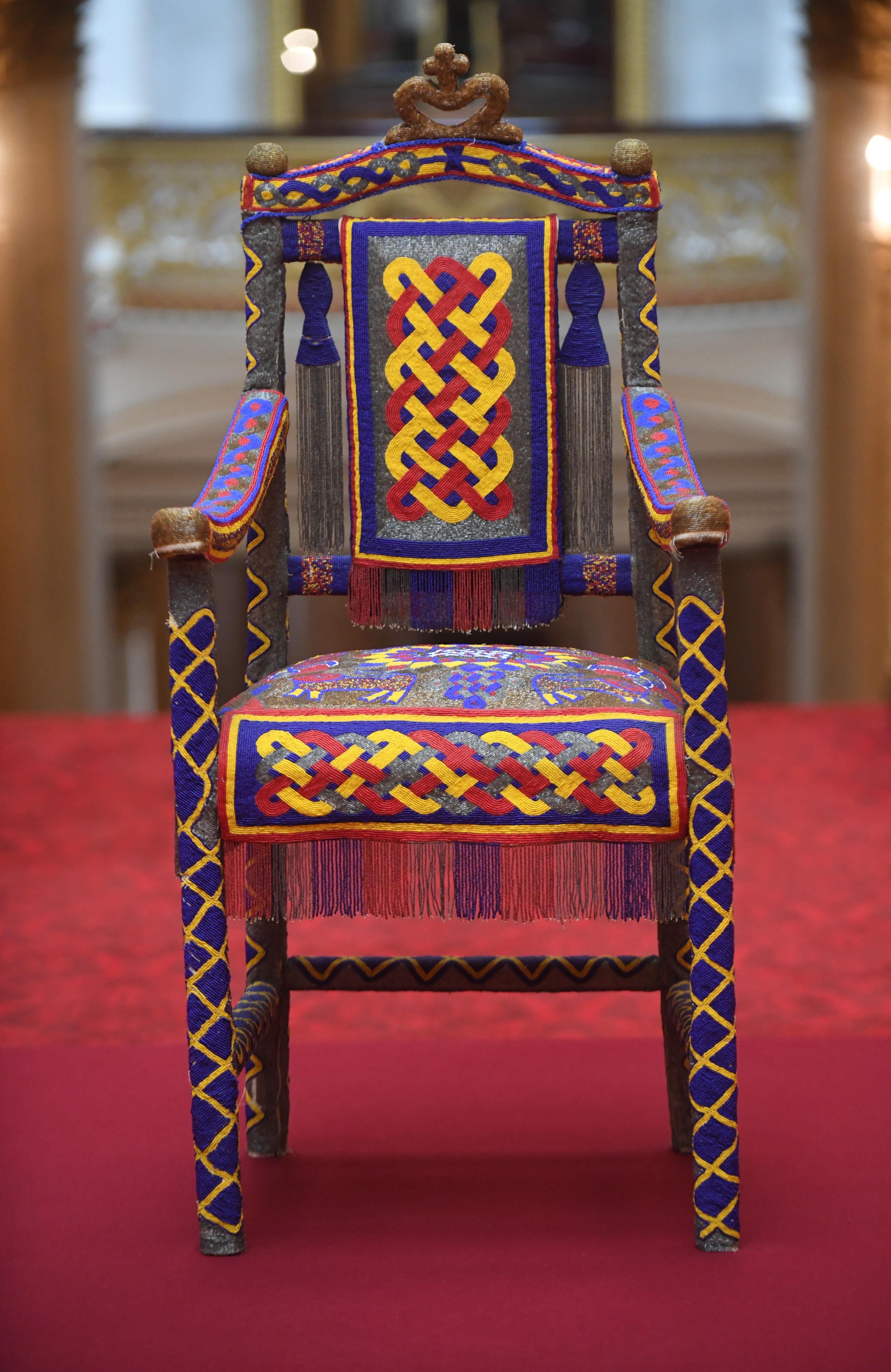 queen elizabeth chair