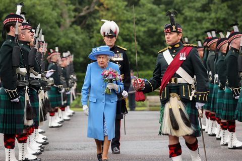 Queen Elizabeth, Prince William, & Princess Anne's 2021 Scotland Trip ...