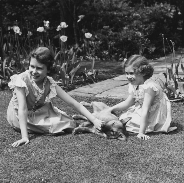50 Photos Of Queen Elizabeth And Her Sister Princess Margaret Together,Best Paint For Bathroom Ceiling To Prevent Mold