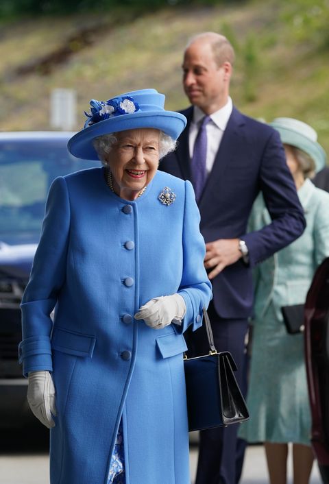 the queen and the duke of cambridge visit irn bru factory