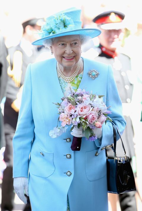 英國女王,英國皇室,英國王室,王室,皇室,英國女王服裝, 英國女王演說, 綠色洋裝,英國女王穿搭,英國皇室The Queen And The Duke Of Edinburgh Visits Derbyshire