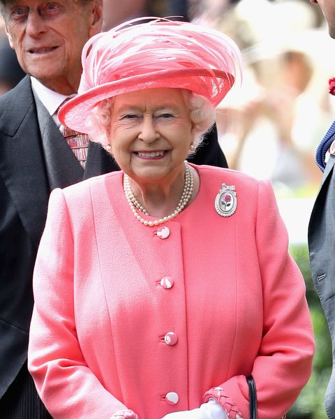 エリザベス女王の10のブローチが持つ意味