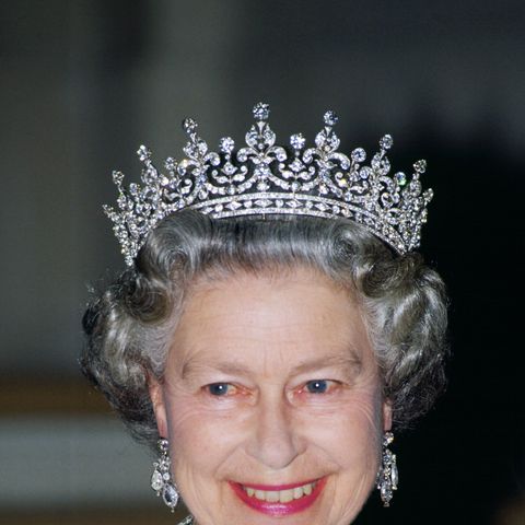30 Powers That Queen Elizabeth II Has That No One Else Does - Queen ...