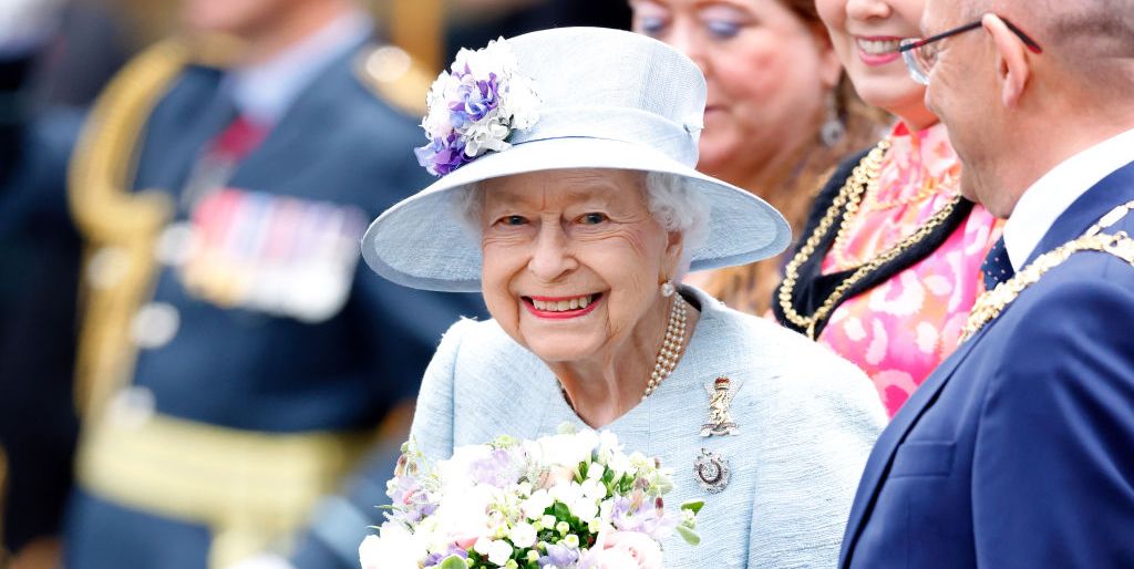 The Queen arrives in Edinburgh to commence annual week of events