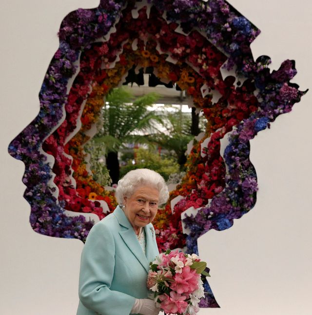 the queen at chelsea flower show from 1952  2022 pictures