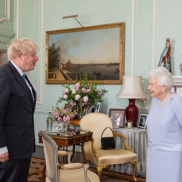 the queen is in 'very good form' despite health scare according to boris johnson