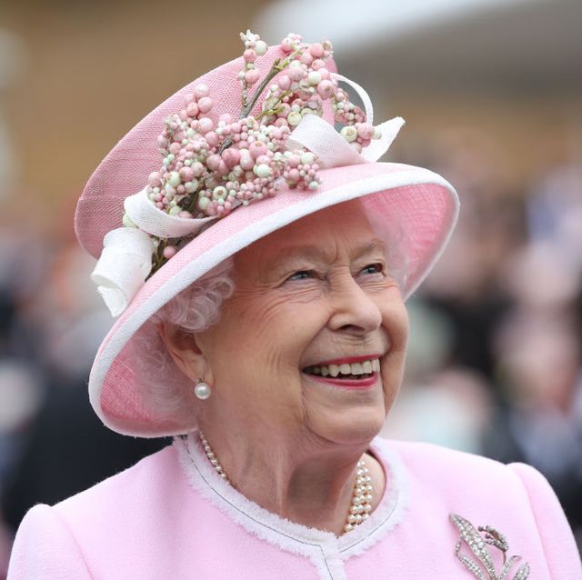 the queen hosts garden party at buckingham palace