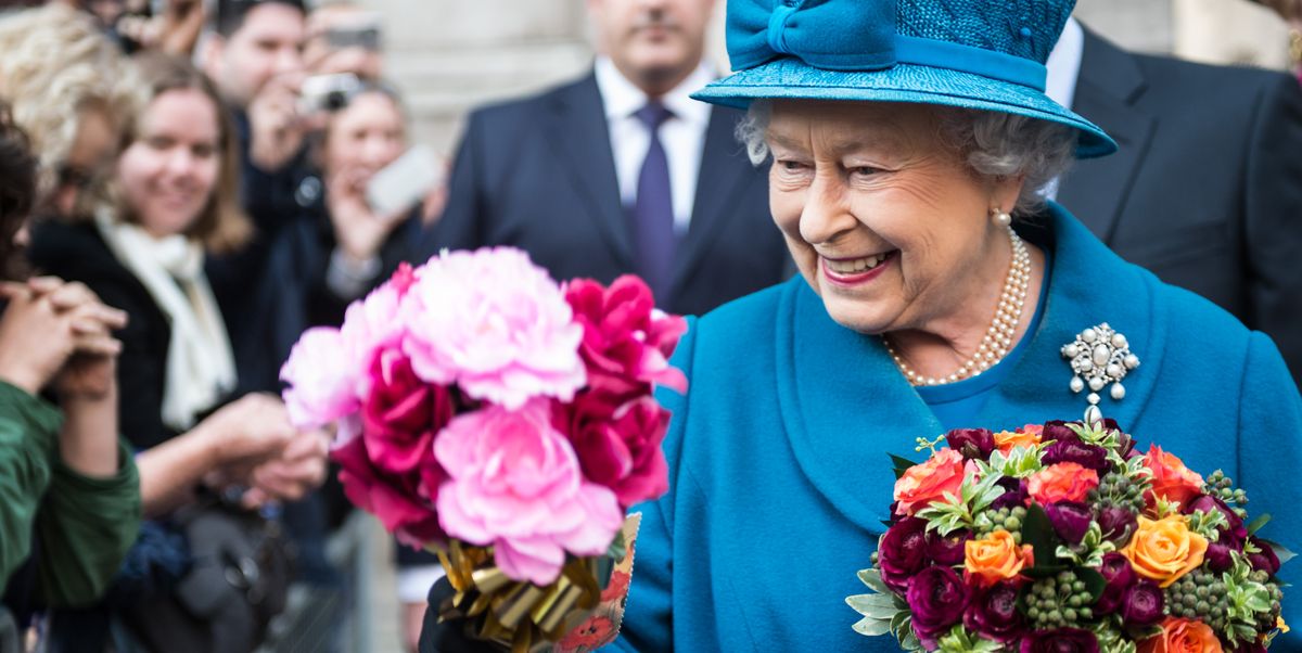 queen elizabeth ii meets the crowd after her visit to the news photo