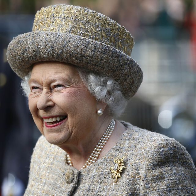 the queen opens flanders field ww1 memorial garden