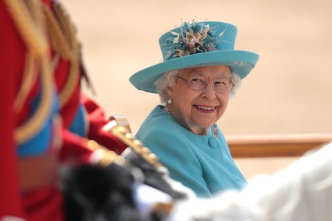 queen elizabeth ii and the duke of edinburgh visit the bank of england, she views a stack of gold