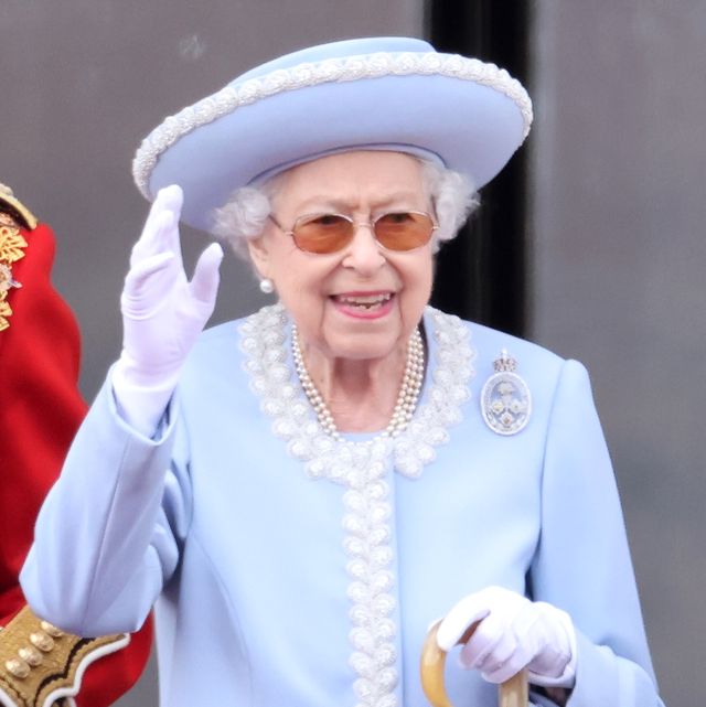 the queen becomes world's second longest reigning monarch