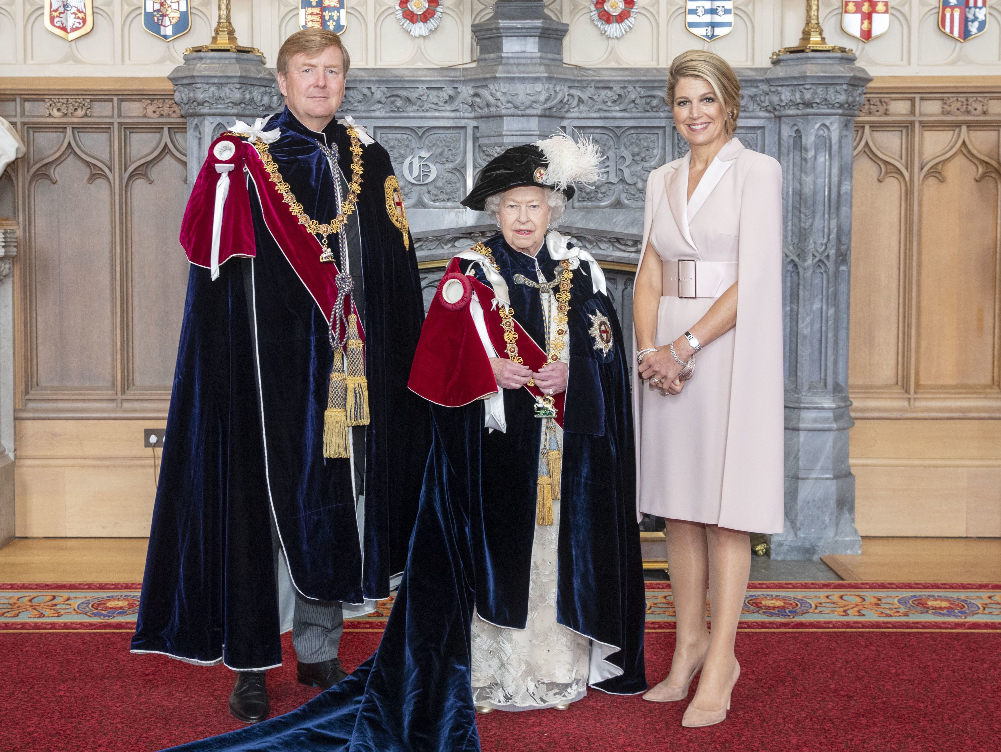 queen-elizabeth-ii-with-king-willem-alexander-of-the-news-photo-1150367016-1560777877.jpg