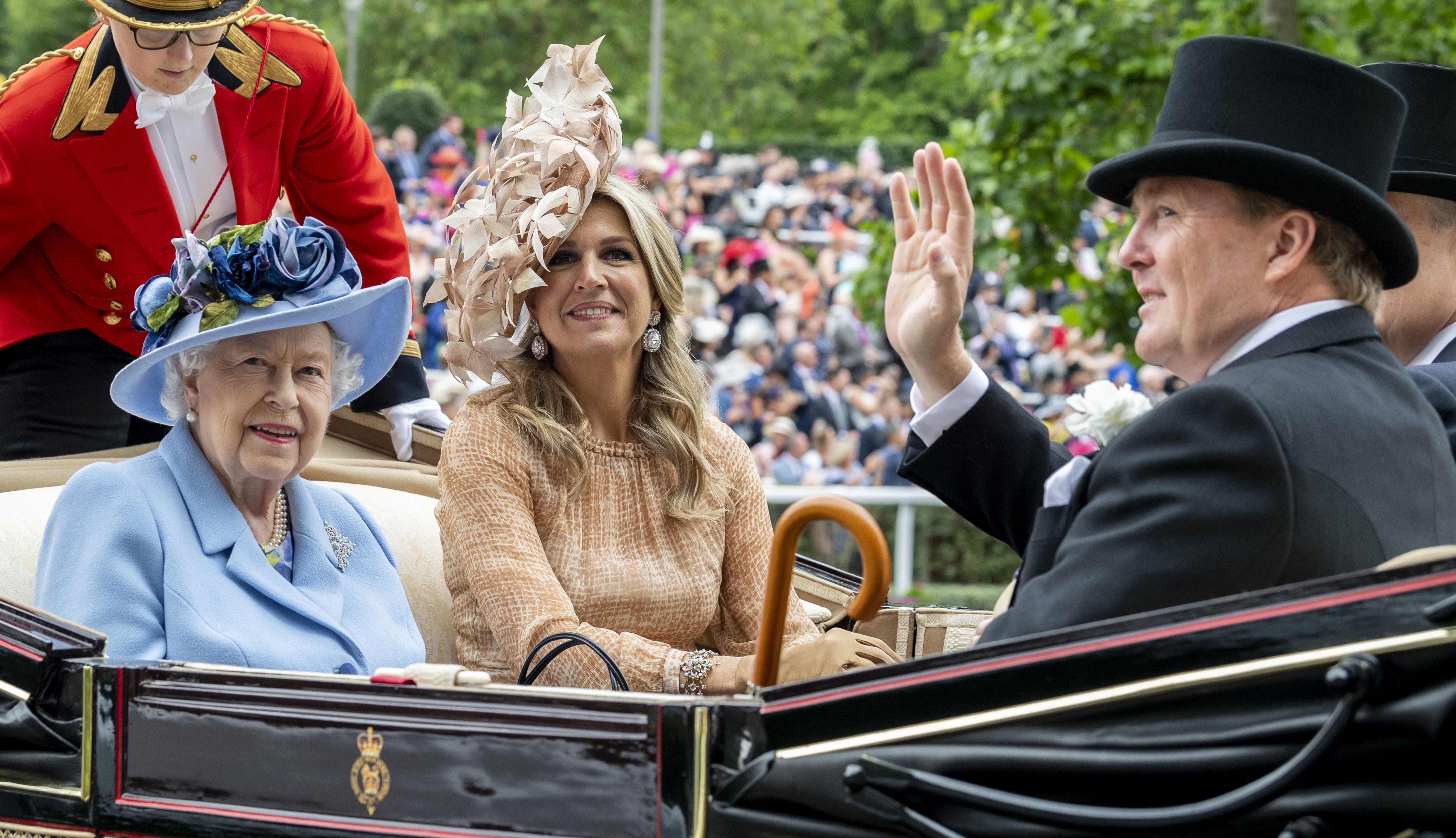 ascot races women's outfits