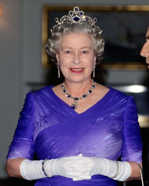 ملکه الیزابت دوم با رئیس جمهور میتران در یک ضیافت در
