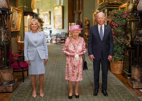 the queen invites the president of the united states and the first lady to tea