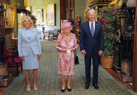 the queen invites the president of the united states and the first lady to tea