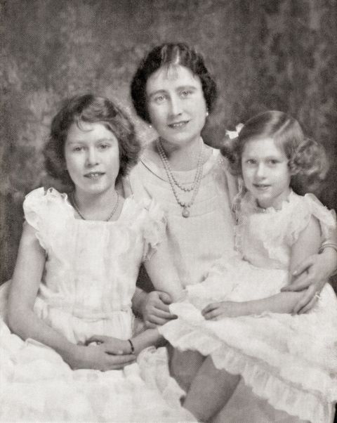 queen elizabeth with her daughters princess elizabeth, future queen elizabeth ii, left and princess margaret, right, in 1937