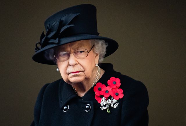 the queen, five poppies, remembrance sunday