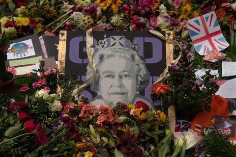 floral tributes to the queen