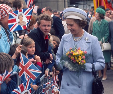 london, united kingdom january 01 queen elizabeth ll greets the public during a silver jubilee walk on january 01, 1977 in london, england photo by anwar husseingetty images