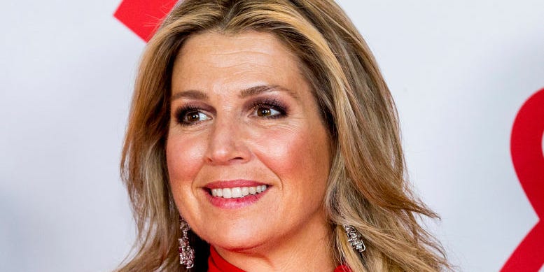La regina Maxima guarda in Valentino durante una visita di stato in Italia La regina Maxima guarda in Valentino durante una visita di stato in Italia