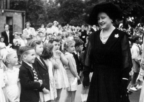 The Queen pays subtle homage to Canada with a family brooch