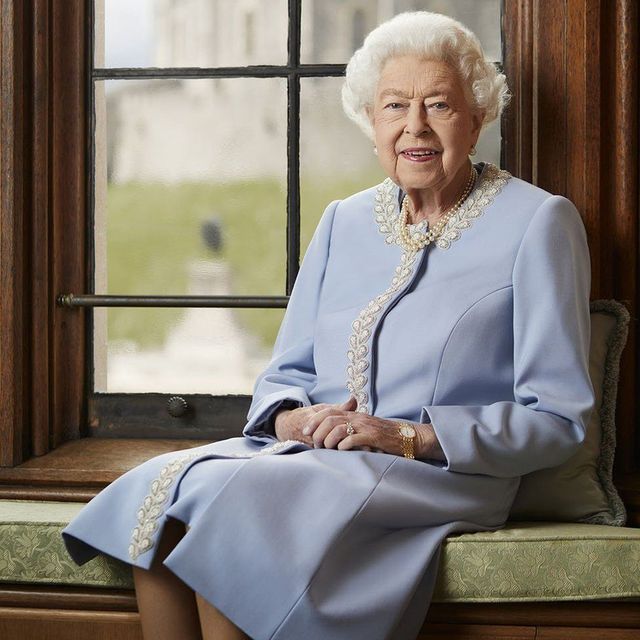 queen's platinum jubilee portrait