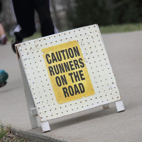 runners race sign runners race sign