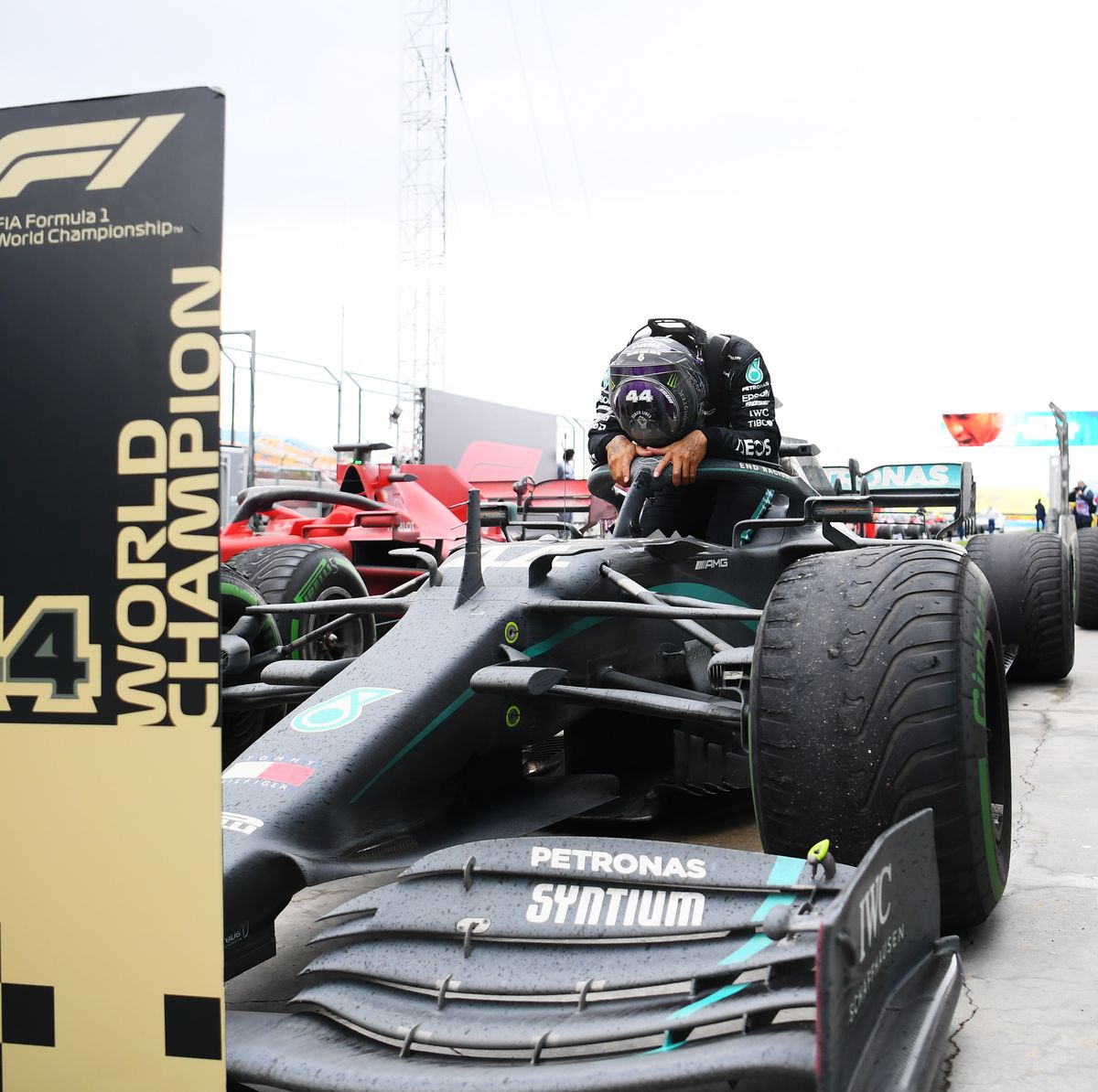 Fiasko fængsel ulv Lewis Hamilton's F1 Turkish Grand Prix Drive Is One for the Ages