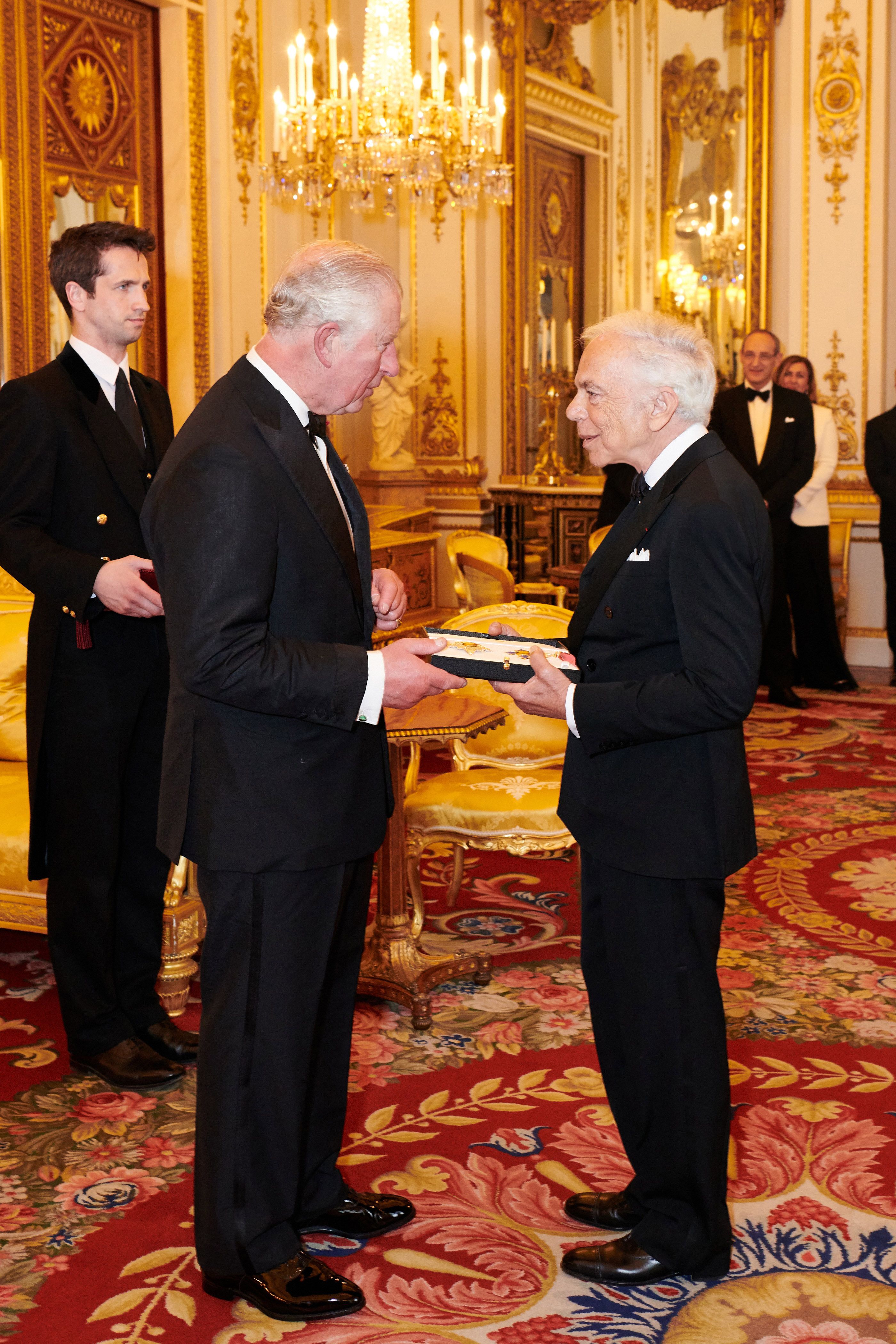 ラルフ ローレン氏が英国の 栄誉ナイト勲章 を受章