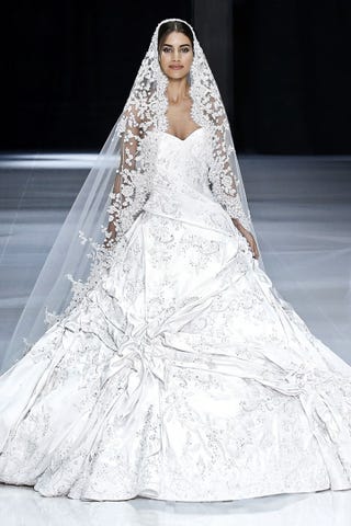 meghan markle wedding dress designer details who designed meghan