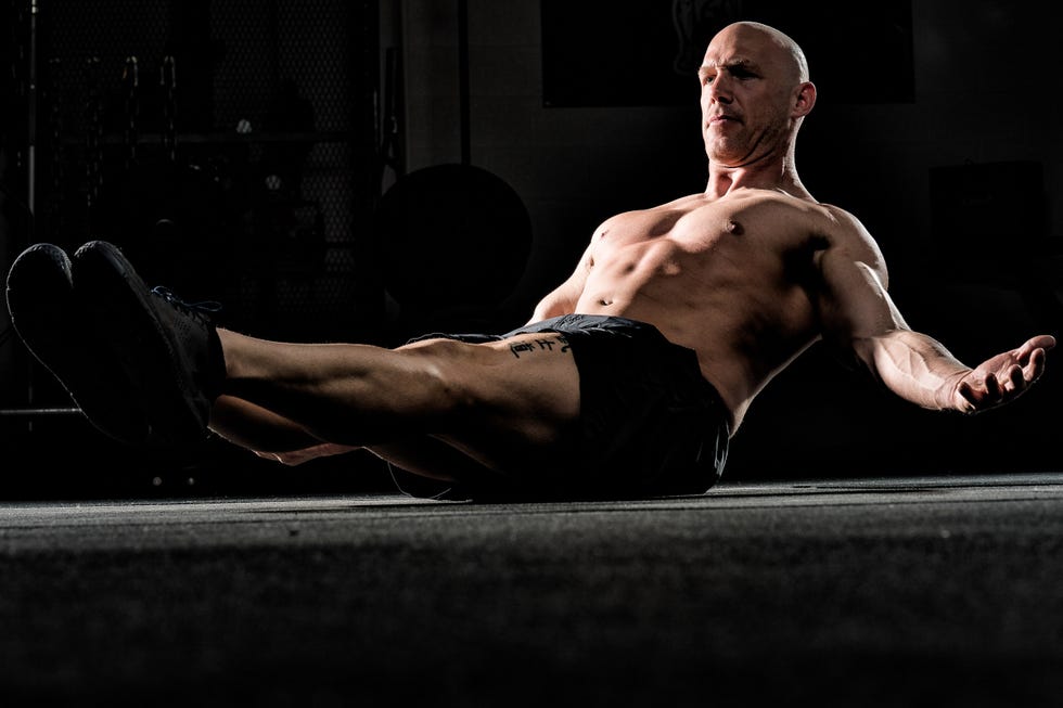 Try Bobby Maximus’ Challenging 12-Minute, Ab-Smashing Workout