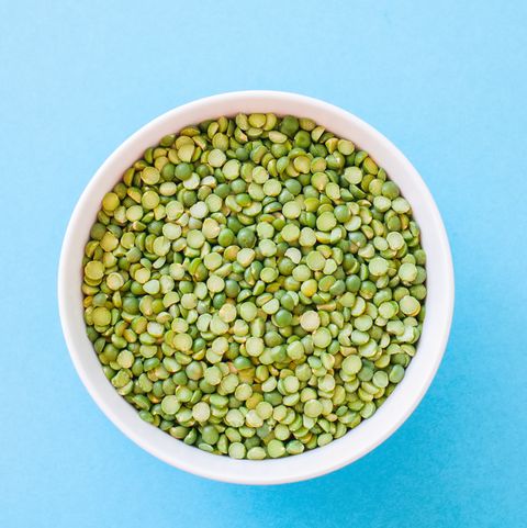 Raw uncooked green peas