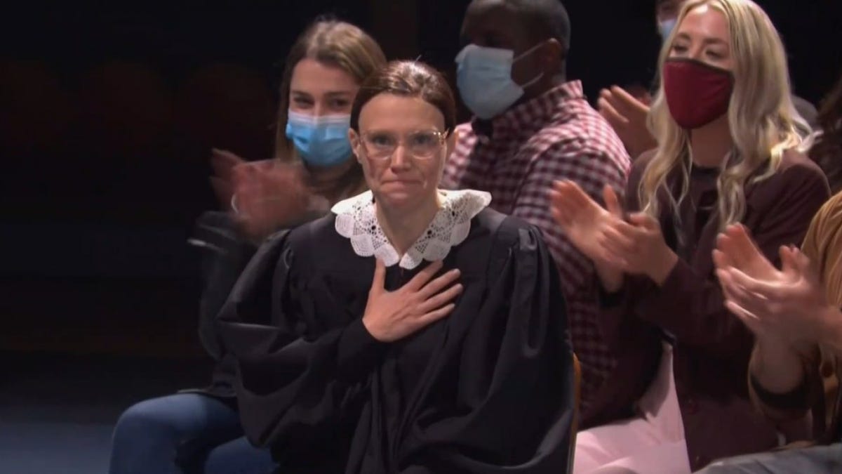 Kate Mckinnon Honors Ruth Bader Ginsburg In Snl Season 46 Premiere