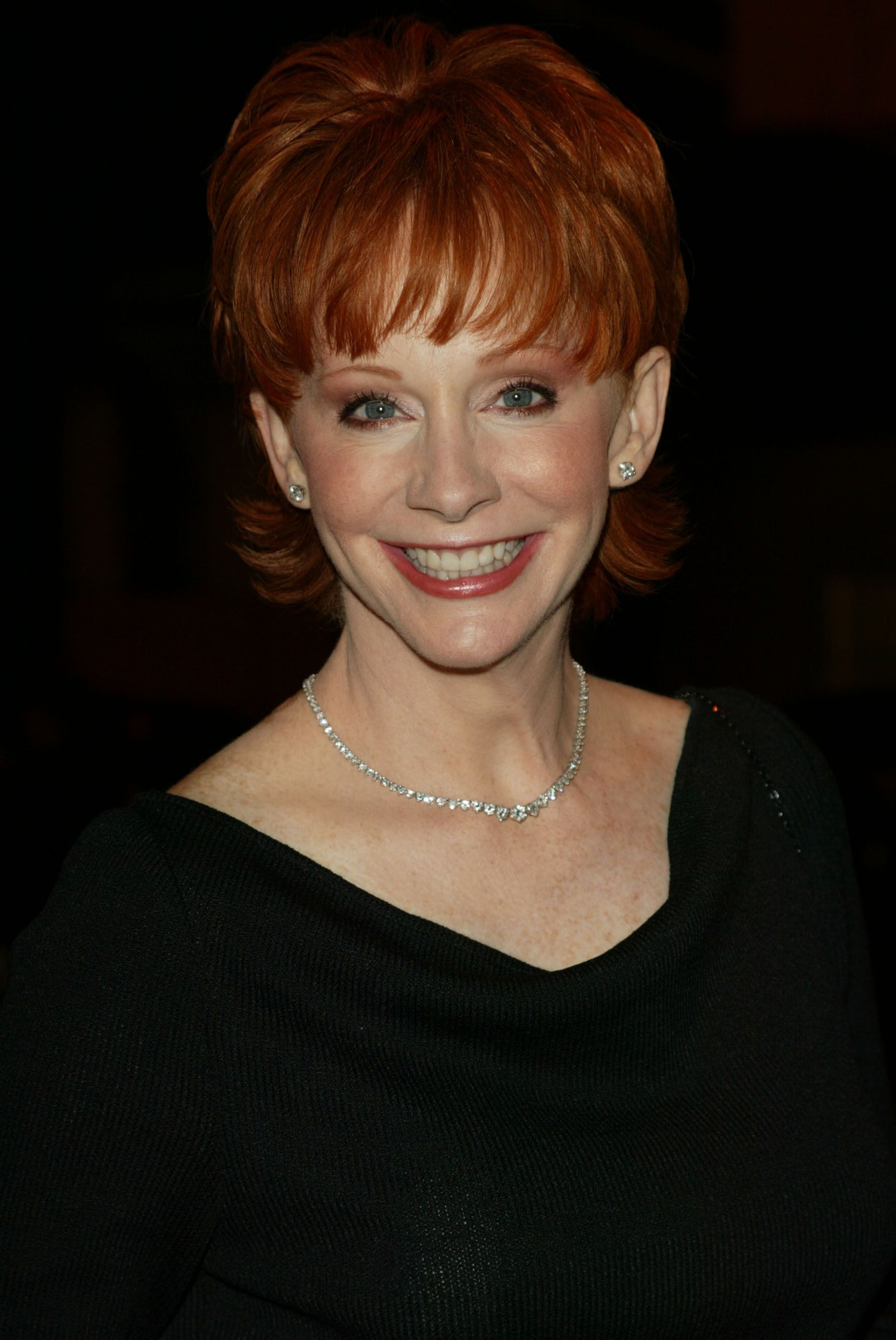 reba mcentire short hair